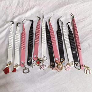 Pinzas Quirúrgicas de Alta Precisión Morje para Pestañas, Acero Inoxidable, Punta Suave, Agarre Perfecto, Colores Personalizables (Rosa/Negro/Blanco) - Product Image 1