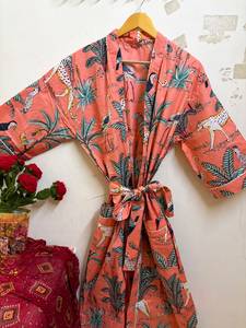 Bata Kimono de Algodón Floral Personalizada con Cuello en V y Cierre de Cordón, Transpirable, Ligera, para Mujer, para Spa, Playa, o como Bata de Dama de Honor - Product Image 1