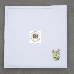 Lino natural con bordado de ramo de tansy atado, suave pero duradero, que aporta fresca elegancia primaveral a mesas y reuniones. - Product Image 3