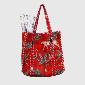 Sac fourre-tout en coton rouge avec imprimé léopard et tropical, style bohème, ouvert en dessus, pour le shopping toutes saisons - Product Image 1
