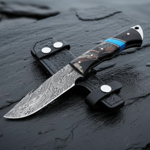 Cuchillo de Caza y Desollado de Acero de Damasco Hecho a Mano, Hoja Fija, Mango de Madera de Resina, para Camping al Aire Libre, OEM Pasha Enterprises - Product Image 1