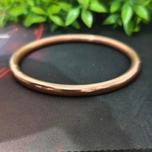 Bracelet artisanal en cuivre lisse, haute brillance, luxe classique, personnalisable pour les événements festifs et les cadeaux - Product Image 4