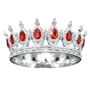 Décoration de gâteau en plastique en forme de couronne pour la Saint-Valentin, Noël, anniversaire, mariage, baptême - Tiara dorée ou argentée pour gâteau - Product Image 2