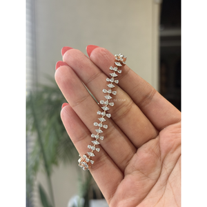 Pulsera de tenis de lujo de oro de 14K con racimo de flores y diamantes de 4.10 Ct, corte marquesa y forma de pera, elegante y llamativa, ideal como regalo para bodas y fiestas. - Product Image 1