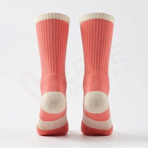 Calcetines de Hombre, Estilo Deportivo, Color Coral Sólido, Tejido Transpirable de Algodón y Elastano, para Uso Diario, Primavera - Product Image 2