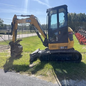 Mini-excavatrice JCB de qualité supérieure pour les travaux de terrassement et d'aménagement paysager, avec une utilisation compacte et une application de construction pratique. - Product Image 3
