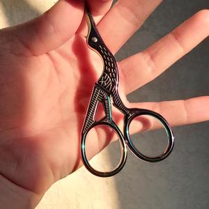 Tijeras de Lujo Hechas a Mano Resistentes al Óxido con Corte Suave, Agarre Cómodo, Personalización y Diseño de Boutique para Costura - Product Image 4