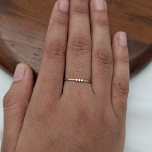 Bague de mariage élégante et délicate pour femme, minimaliste, à trois pierres, empilable, pour usage quotidien, avec micro-incrustation polie, Namivaa - Product Image 5