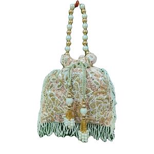 Mini sac traditionnel indien fait à la main pour femmes Sac à main Potli à la mode pour les mariages Diwali un cadeau à la mode des femmes - Product Image 1