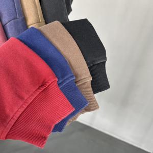 Sudadera con Capucha Corta para Hombre – Sudadera con Capucha de Corte Cuadrado y Estilo Moderno con Diseño Urbano Contemporáneo - Product Image 4