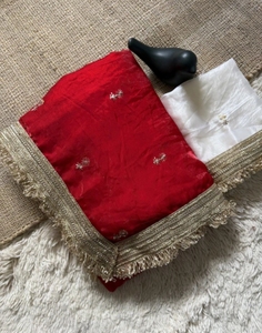 Sari de Seda Pura Bordado KV Estilo Bollywood con Blusa Sin Coser (Rojo) - Product Image 3