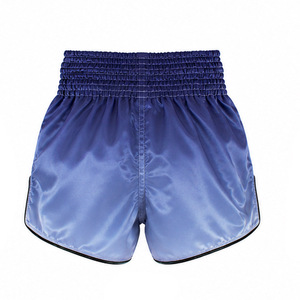 Shorts de boxe Muay Thai personnalisés pour hommes, en satin noir, polyester, taille haute, fermeture élastique, respirant, logo avant, sportif, 120g - Product Image 3