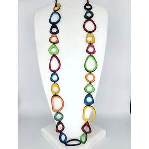 Collier en résine artistique moderne pour femmes, bijoux élégants dans l'artisanat contemporain de la résine - Product Image 5