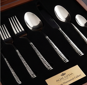 Ensemble de couverts minimalistes en argent avec manche texturé, élégants ustensiles de table en acier inoxydable pour la salle à manger moderne, la cuisine et la table. - Product Image 3