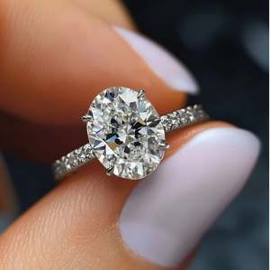 แหวนหมั้นและแต่งงานทรงรีประดับโมอิสซาไนต์ ชุบทองบนเงินสเตอร์ลิง ดีไซน์หรูหรา พร้อมตัวเรือนแบบหนามเตย ของขวัญสุดหรูสำหรับเธอ - Product Image 4