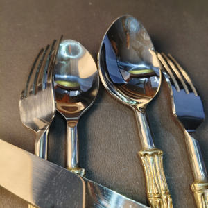 Juego de cubiertos de 5 piezas con mango de latón estilo bambú dorado, tenedor para cena, tenedor para ensalada, cuchara para sopa, cuchara para té y cuchillo para cena. - Product Image 6