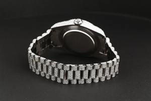 Reloj automático de diamantes más vendido para hombre con cristal de zafiro y visualización de fecha, ideal para la oficina, disponible para la venta. - Product Image 5