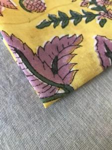 Tissu en coton imprimé à la main – Fond jaune moutarde, imprimé floral Jaal rose, textile indien traditionnel - Product Image 3
