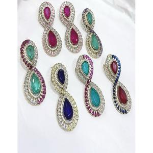 Boucles d'oreilles pendantes CZ étincelantes de haute qualité, plaquées argent, pour femme, collection mode pour soirées et événements. - Product Image 1