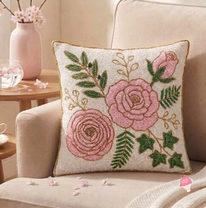 Housse de coussin perlée faite à la main de qualité supérieure avec broderie complexe pour un salon de luxe, une chambre à coucher et une décoration intérieure élégante - Product Image 1