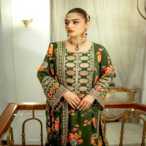 Ensemble Kurti VASTRA COTTAGE pour femme en soie chinon lourde, imprimé numérique, broderie et sequins, avec pantalon et dupatta, entièrement cousu - Product Image 2