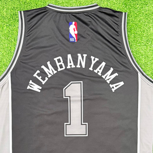 Maillots de basket-ball personnalisés de style NBA, légers, professionnels, impression par sublimation, design personnalisé, évacuation de l'humidité, séchage rapide, vêtements d'équipe - Product Image 4