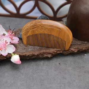 Peigne en bois écologique fait main sculpté, démêloir pour cheveux et barbe, pour hommes et femmes, fournisseur en gros - Product Image 3