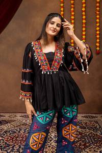 Tenue de fête pour femmes, spéciale Navratri, en rayonne brodée et en denim de coton Kediya avec travail de miroirs véritable, protection solaire, infroissable - Product Image 1