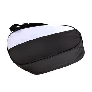Sac de sport multifonctionnel pour raquettes, design minimaliste noir et blanc, en polyester haute densité, sac à dos de voyage pour raquettes - Product Image 2