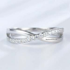 Anillo de Moissanita de Corte Redondo de 0.55 TW, Banda Cruzada, Media Eternidad, Apilable, Banda a Juego, Banda Infinita para Mujer, Oro Blanco de 14K, para Boda - Product Image 2