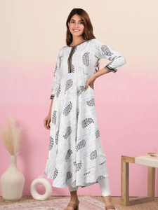 Kurta Anarkali Blanca de Rayón para Mujer, con Estampado Floral Tie Dye, Cuello con Lazos, Mangas Tres Cuartos, Secado Rápido, Estilo Étnico Global Informal para Verano - Product Image 3