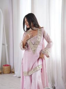 Traje Salwar Tradicional Rosa de Rayón con Cuello y Dobladillo Bordados, Corte Regular para Mujer, Largo hasta el Suelo, Ropa Étnica para Bodas, India, Pakistán - Product Image 3