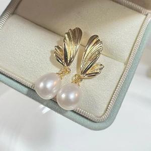 Pendientes Largos de Perlas de Agua Dulce para Mujer, Ganchos de Oro de 14K con Perlas Naturales de Estilo Simple y Elegante, Accesorio de Moda - Product Image 1
