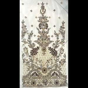 Único tejido bordado a mano con cristales y piedra incrustada - Product Image 2