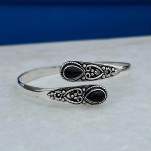 Handcrafted Black Onyx Pear Bezel Bangle, Adjustable Gemstone Jewelry - Product Image 3