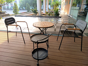 Juego de Mesa de Comedor Moderno de Metal para 2-6 Personas con Tablero de Listones de PS y Sillas con Reposabrazos de Madera - Product Image 6
