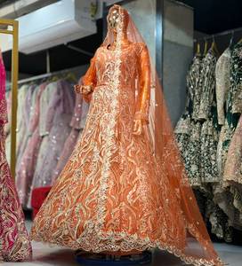 ชุดสาหรี่กะมีซปักลายสีส้มพร้อมผ้าคลุมไหล่สำหรับผู้หญิง ชุดแต่งงานแบบดั้งเดิม - Product Image 2