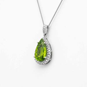 Collar de Lujo con Diamantes en Corte Pera y Engaste Halo en Oro Blanco de 14K, 9.00ct, Certificado IGI, Colgante Nupcial - Product Image 3