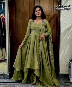 Conjunto de Capa y Dupatta Festivo de Lujo, Conjunto de Falda y Capa con Encanto Regal, Conjunto de Capa y Lehenga con Brillo Majestuoso, Capa para Fiesta con Elegancia Etérea - Product Image 4