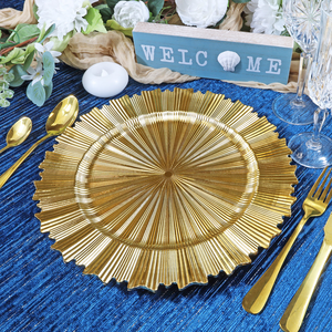 Assiette de présentation cannelée dorée Radiant Gold avec bord texturé effet soleil, pour la décoration de table de dîner lors d'événements de mariage - Product Image 5
