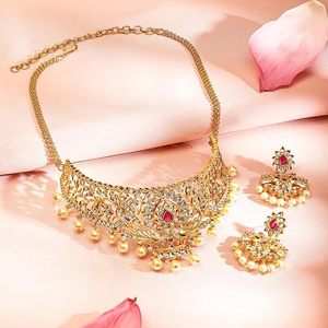 Ensemble collier, boucles d'oreilles et parure de tête plaqué or avec perles d'imitation, motif floral, bijoux de mariage classiques pour femmes - Product Image 3