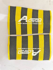 สนับเข่าแบบมีแถบลายสำหรับผู้ชาย Aerofaster ทำจากนีโอพรีน ยืดหยุ่นได้ รองรับการเล่นกีฬา สีดำ/เหลือง - Product Image 2