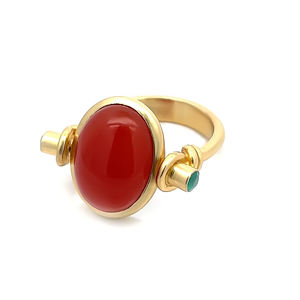 Bague classique en argent sterling plaqué or avec serti clos en corail rouge ovale, faite à la main et personnalisée - Product Image 2