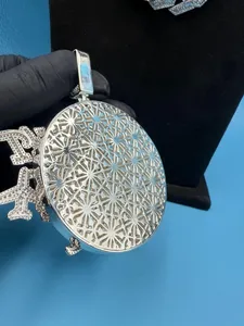Colgante de Plata de Ley 925 Chapado en Oro Personalizado para Mujer con Moissanita Real de Corte Brillante Redondo de 6.2 Quilates Tishya Diamond - Product Image 2