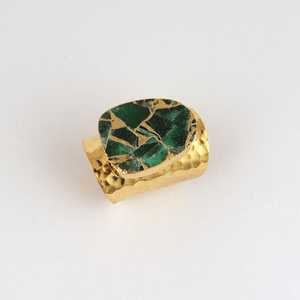 Anillo de Turquesa Mohave, Plata de Ley 925, Chapado en Oro de 14K, Banda Ancha Ajustable, Joyería Artesanal con Piedras Preciosas - Product Image 3