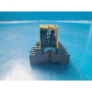 IDEC RU2S-CD-D24+SM2S-05C Usado como está, piezas de equipos semiconductores antiguos - Product Image 1
