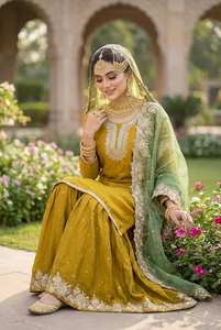 Tenue de mariage et de cérémonie, ensemble sharara à volants avec dupatta - Product Image 3