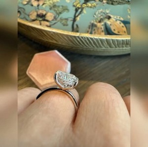 Anillo de lujo con diamante de corte pera cultivado en laboratorio para mujer, anillo de compromiso, boda o aniversario en oro, disponible en oro macizo de 9K, 14K y 18K. - Product Image 6