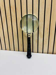 Lupa de Mano de Latón Hecha a Mano de 4'' con Mango de Diseño |   Lente Clásica de Inspección y Lectura - Product Image 3