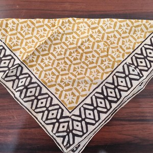 ผ้าพันคอผ้าฝ้ายทำมือลายชนเผ่าทรงสี่เหลี่ยมจาก Naaz Textile ลายพิมพ์ดอกไม้แบบวาดด้วยมือ ชุดผ้าพันคอและเนคไท เนื้อผ้านุ่มสบายผิว เหมาะสำหรับฤดูร้อน - Product Image 4